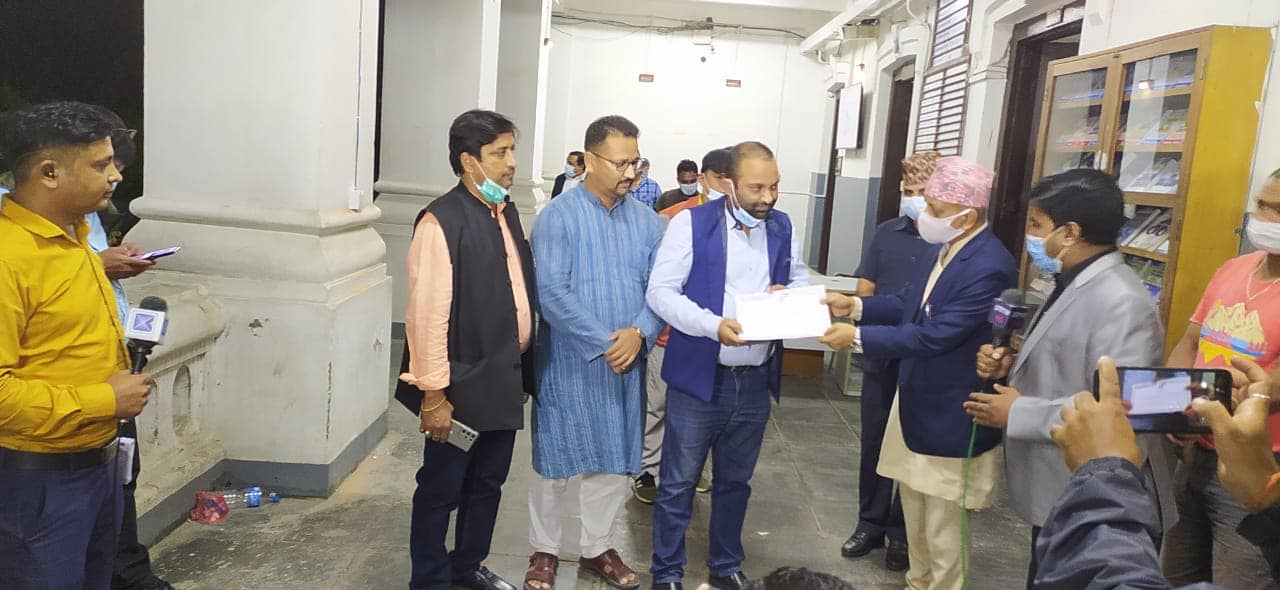 ठाकुर नेतृत्वको लोकतान्त्रिक समाजवादी पार्टीले पायो दल दर्ताको प्रमाण पत्र 